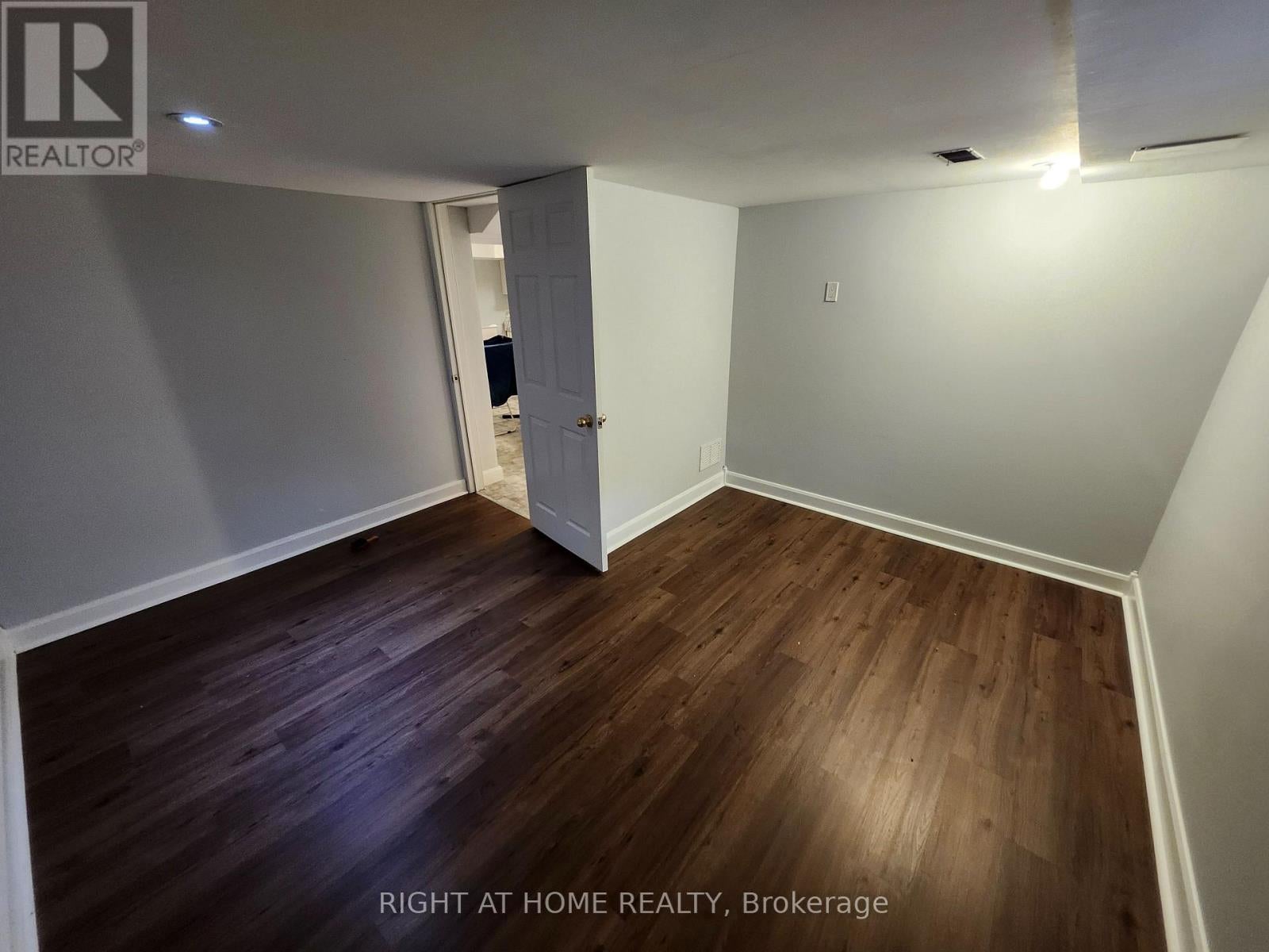 BASEMNT - 48 WESTMOUNT ROAD S