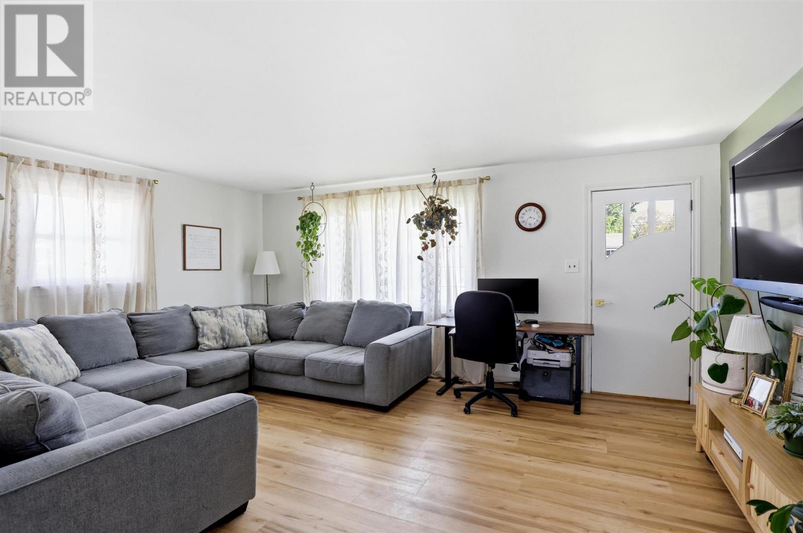 104 Eastern AVE - Photo 4