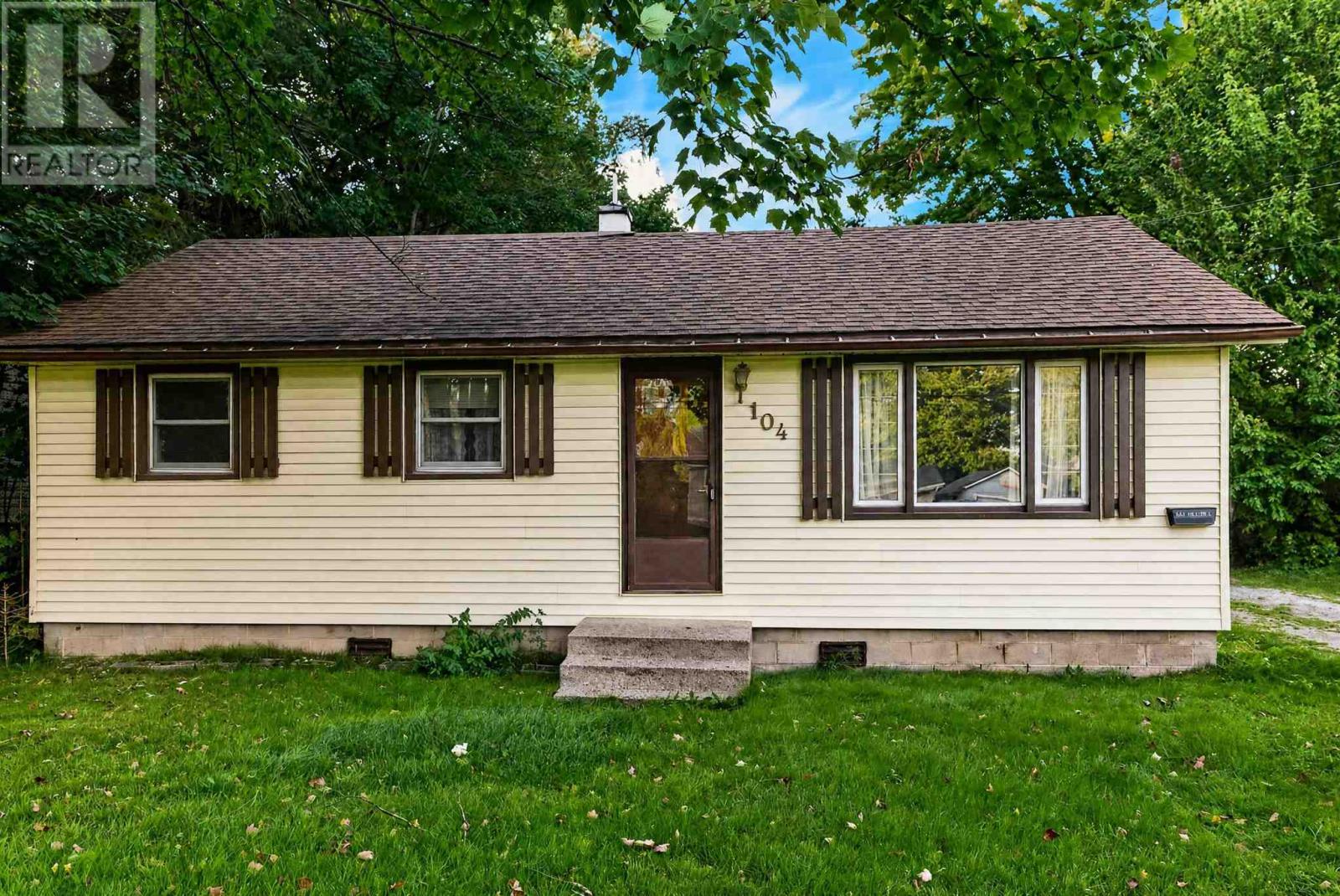 104 Eastern AVE - Photo 2