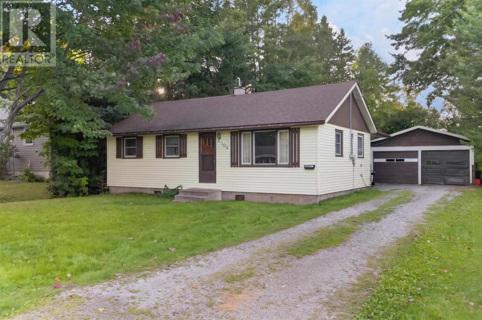 104 Eastern AVE - Photo 3