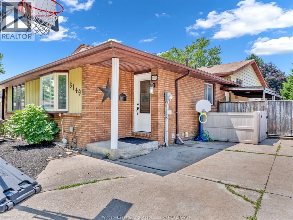 3149 ELMWOOD CRESCENT