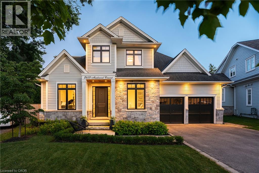 2458 MEADOWOOD Crescent