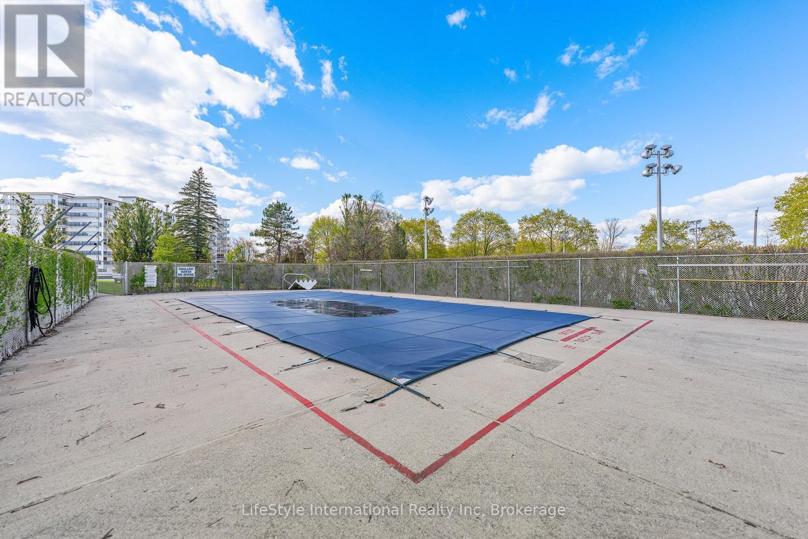 512 - 19 WOODLAWN ROAD E