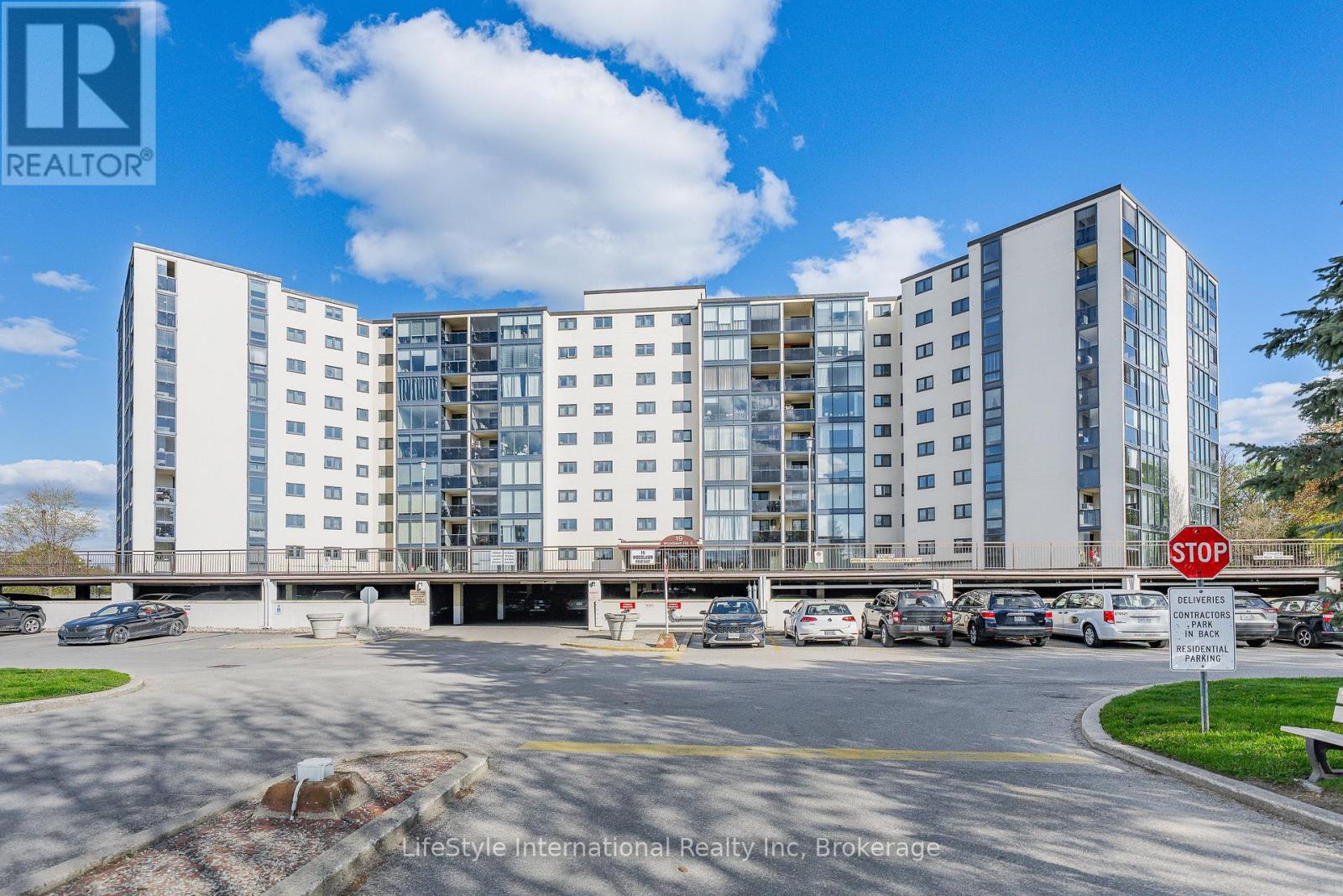 512 - 19 WOODLAWN ROAD E