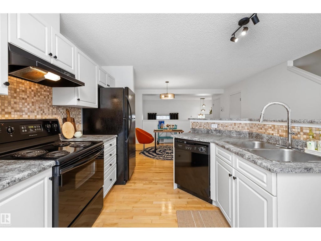 #83 8304 11 AV SW, EDMONTON, AB T6X 1J8 - Image 2139187284.jpeg?d=l
