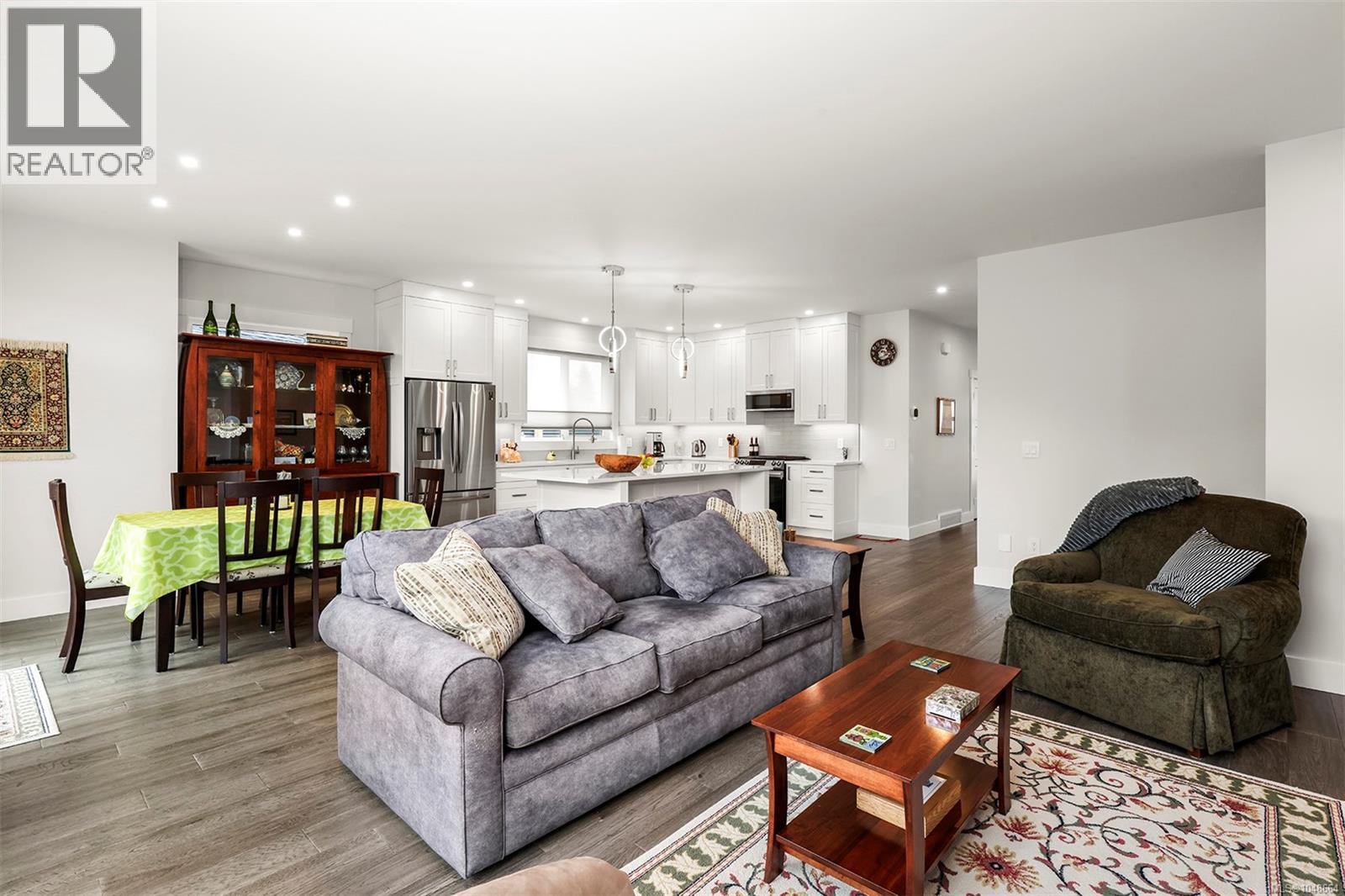 859 Labrador Dr