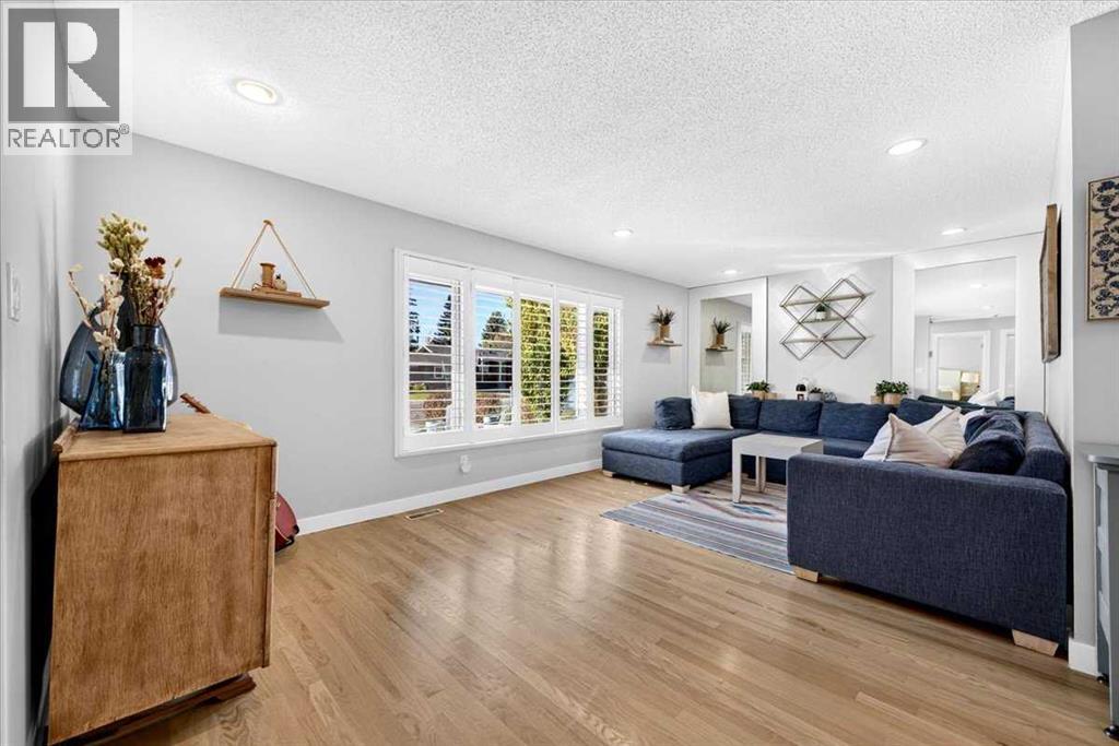 36 Lake Lucerne Close SE