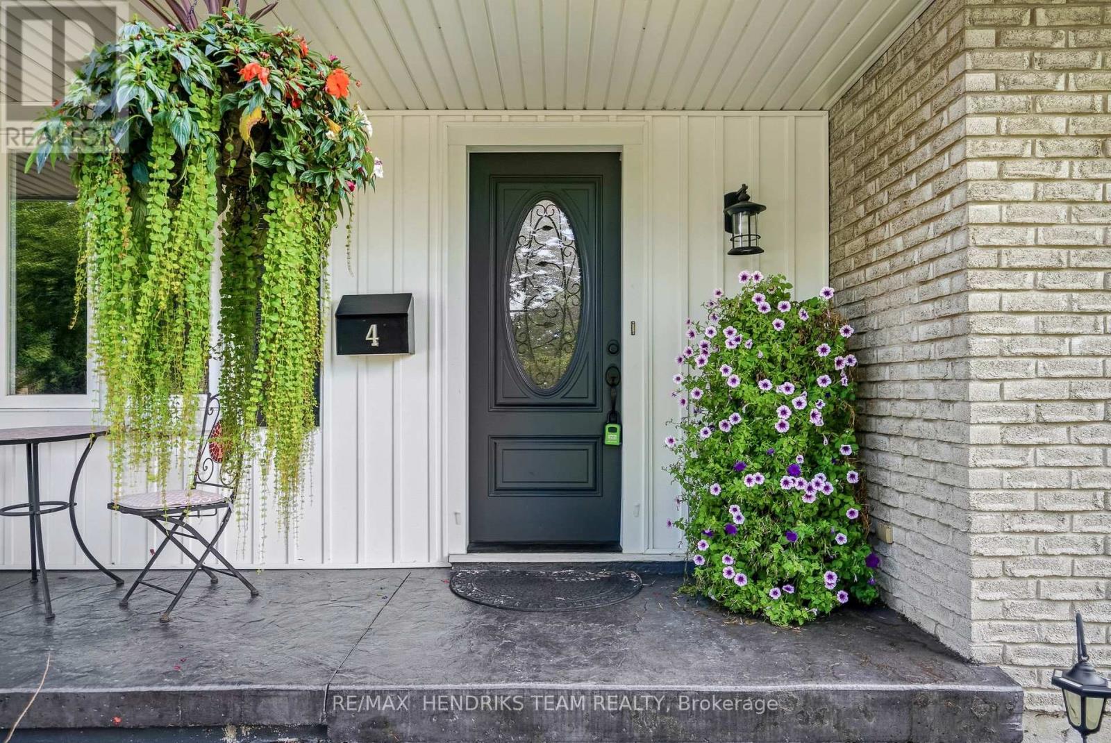 4 ROYAL ORCHARD CRESCENT