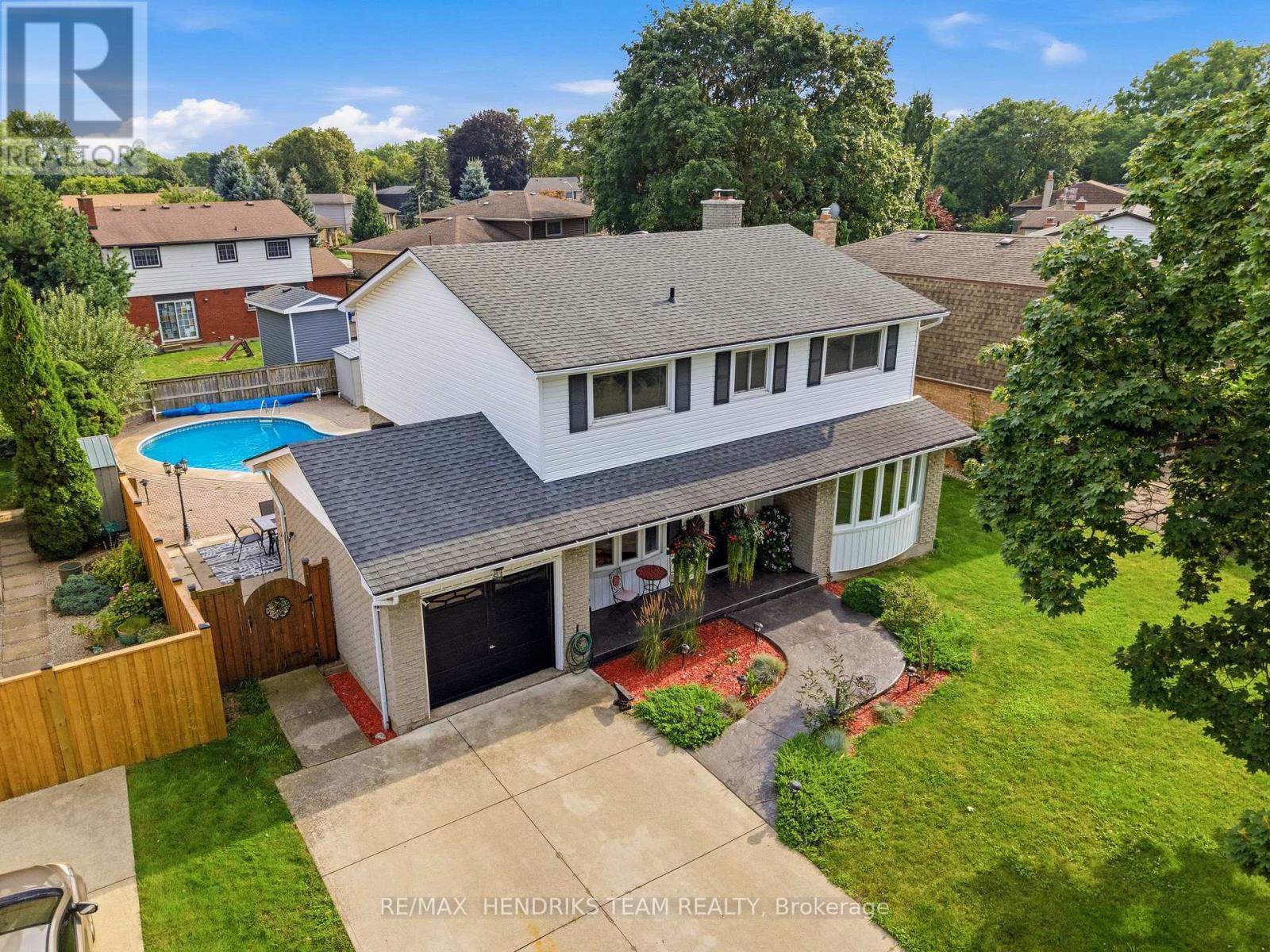 4 ROYAL ORCHARD CRESCENT