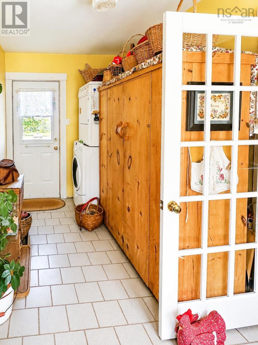 1709 Crisp Road - Photo 3