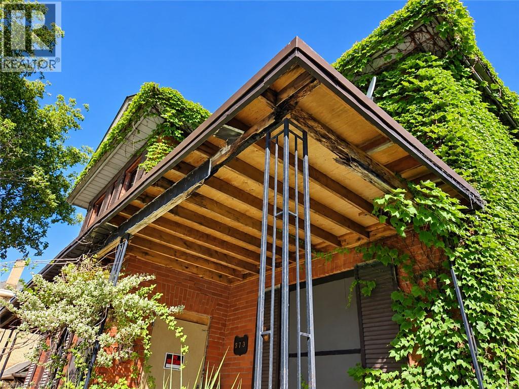 371 HUNTER Street