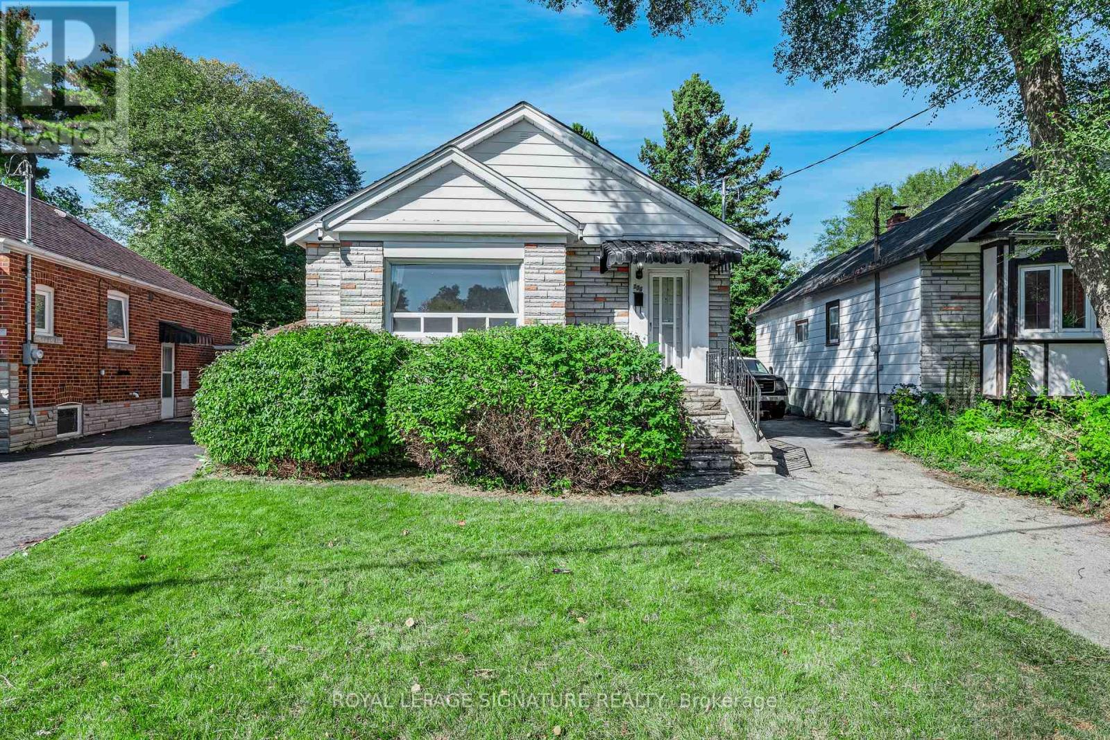 106 MEIGHEN AVENUE
