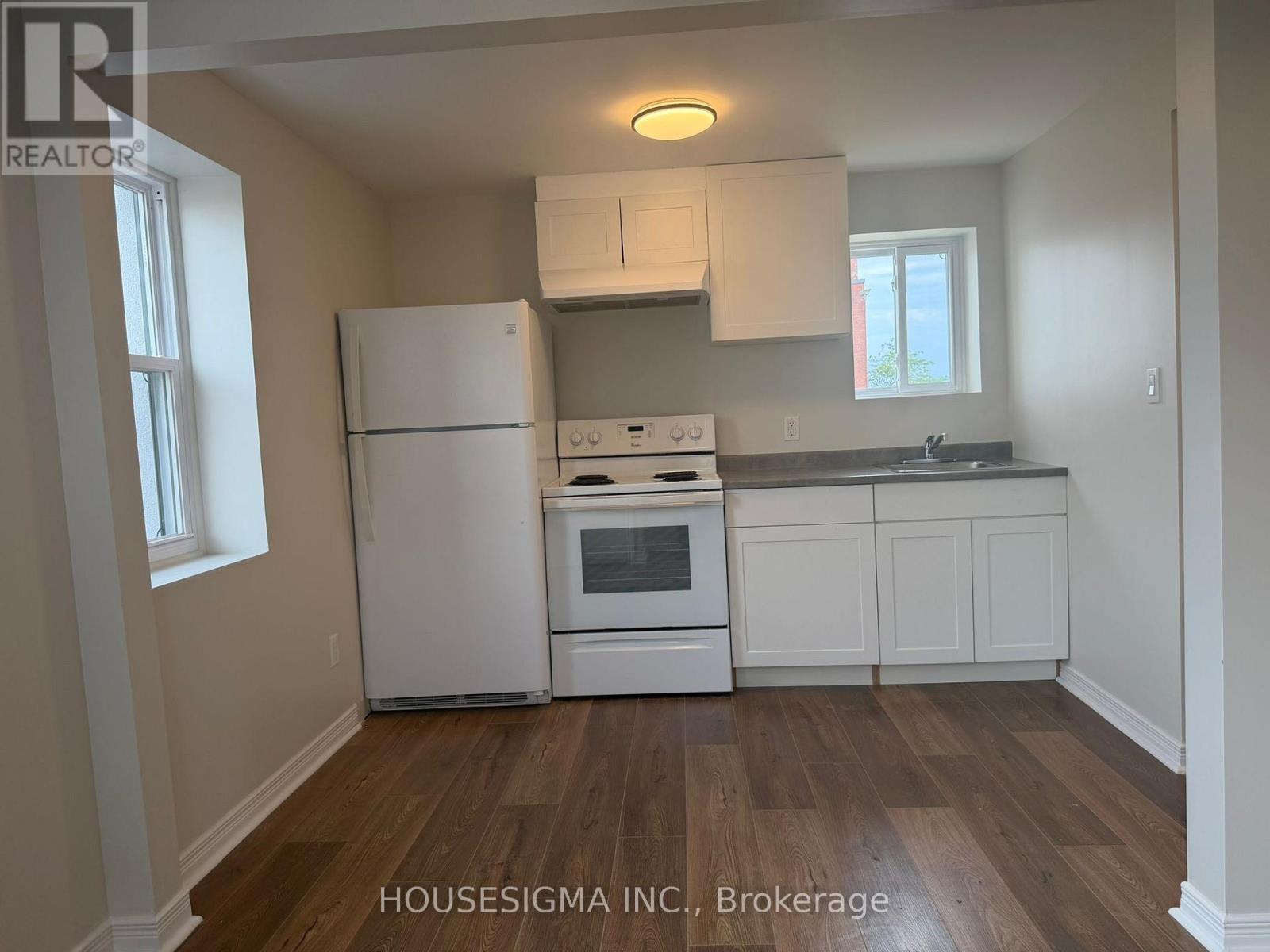 UPPER UNIT - 28 WEST STREET N