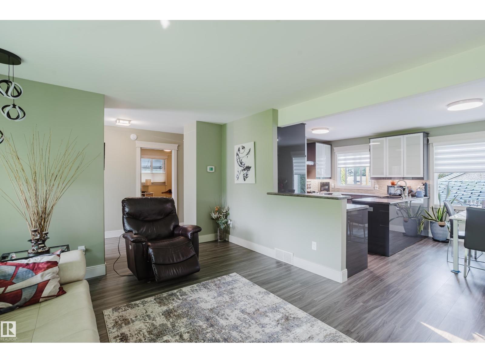 14814 104 AV NW