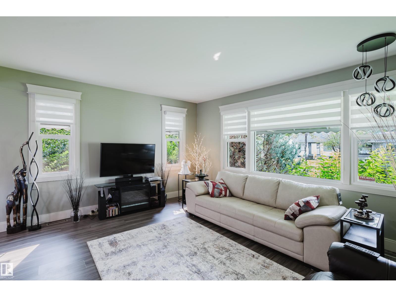 14814 104 AV NW