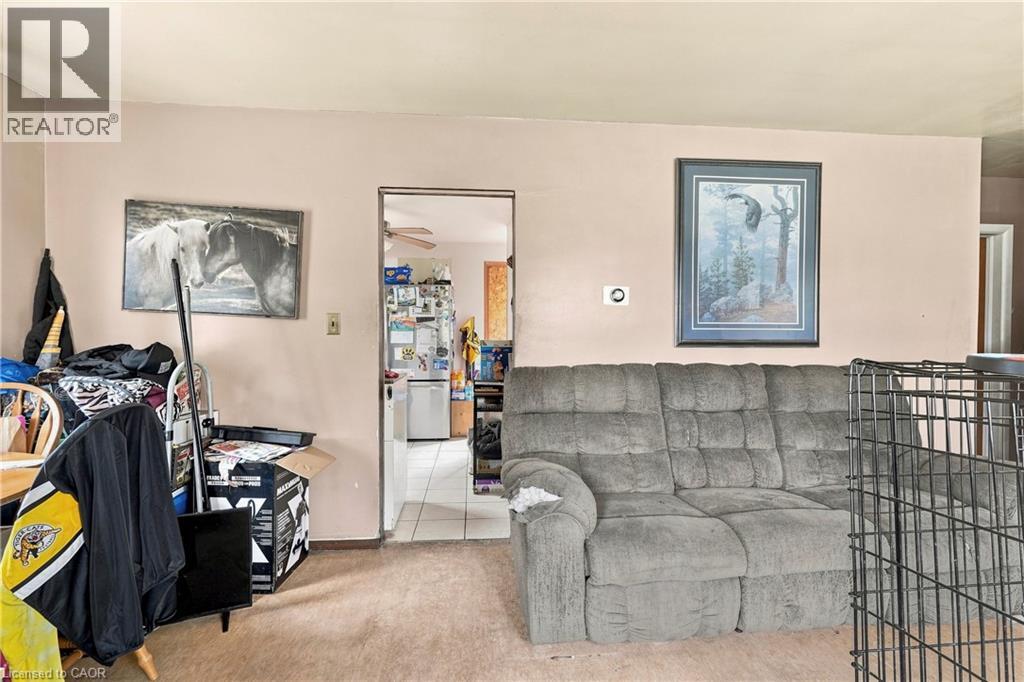 663 RIDGE Road W