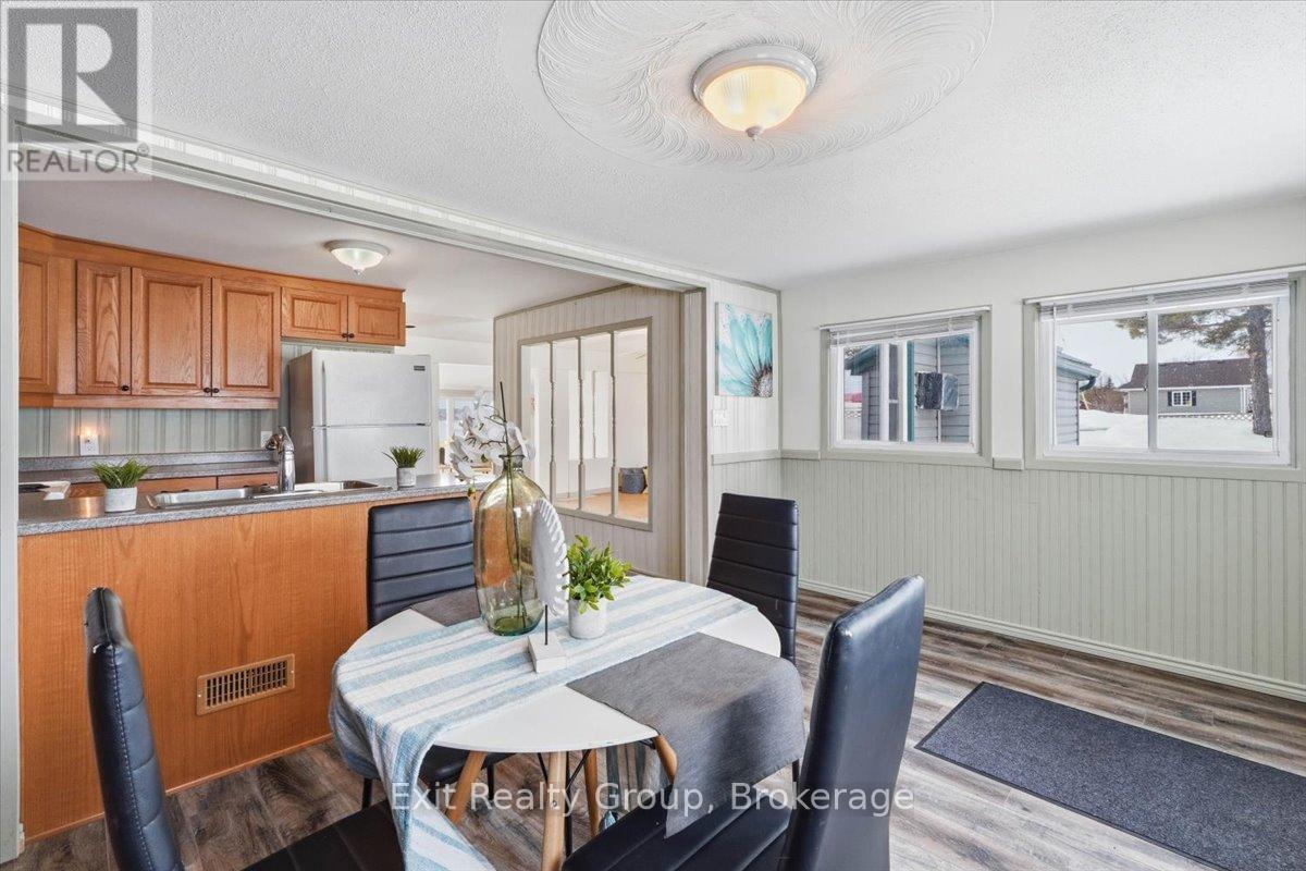 1083 LAKESIDE DRIVE - Photo 4