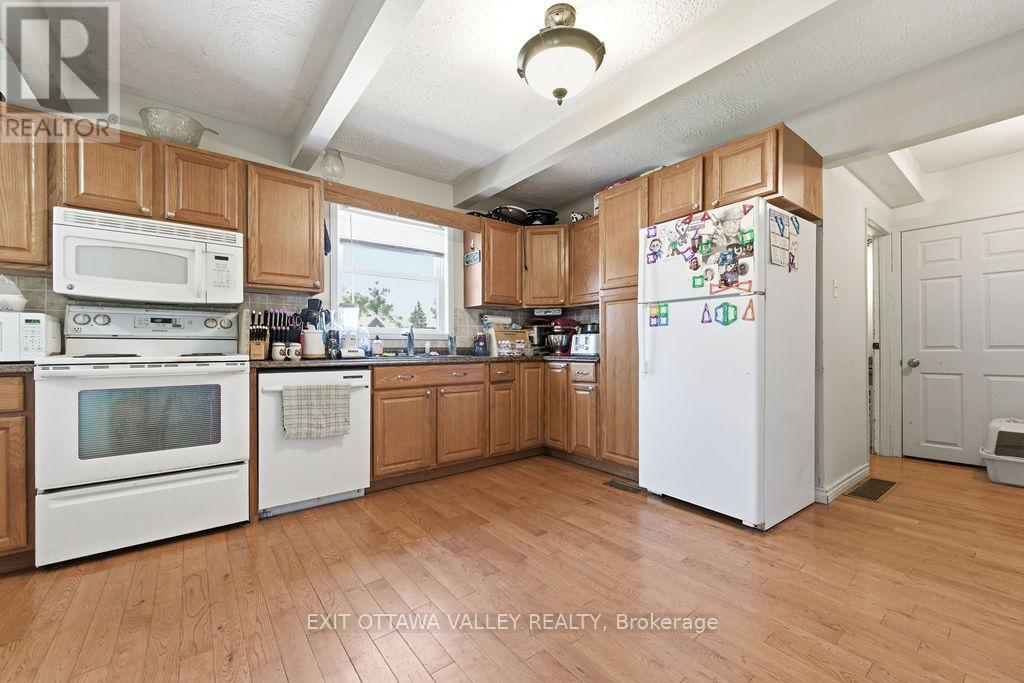 341 CRAIG STREET - Photo 4
