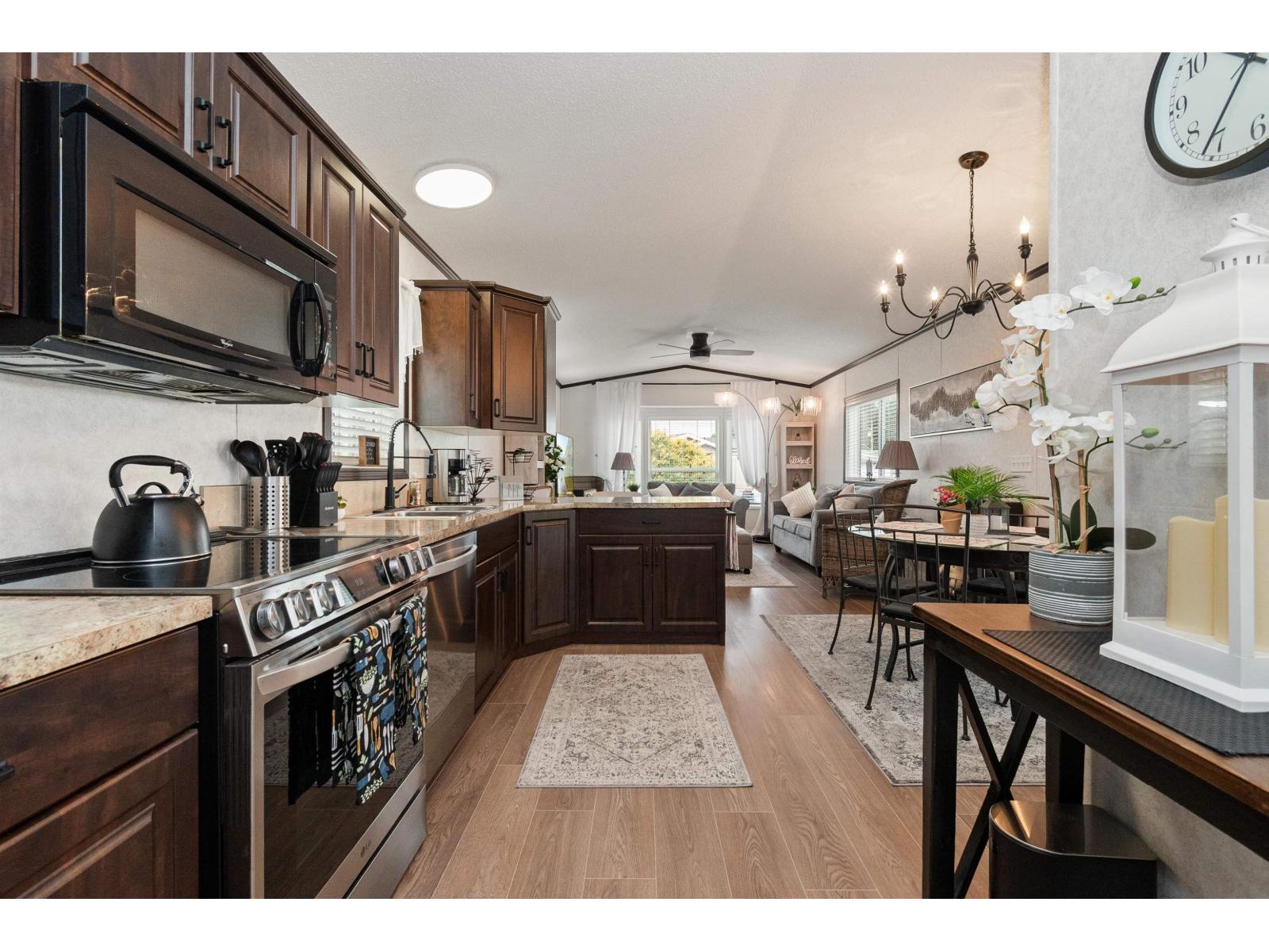 82 6338 VEDDER ROAD, Sardis South