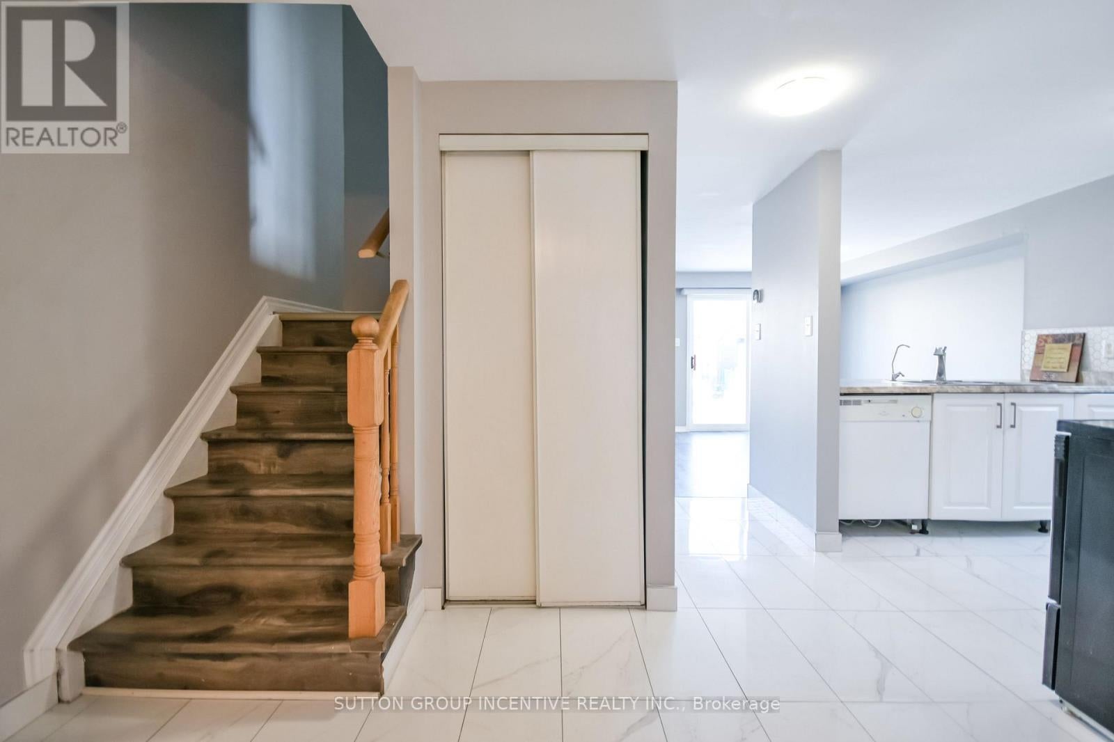 256 DUNSMORE LANE