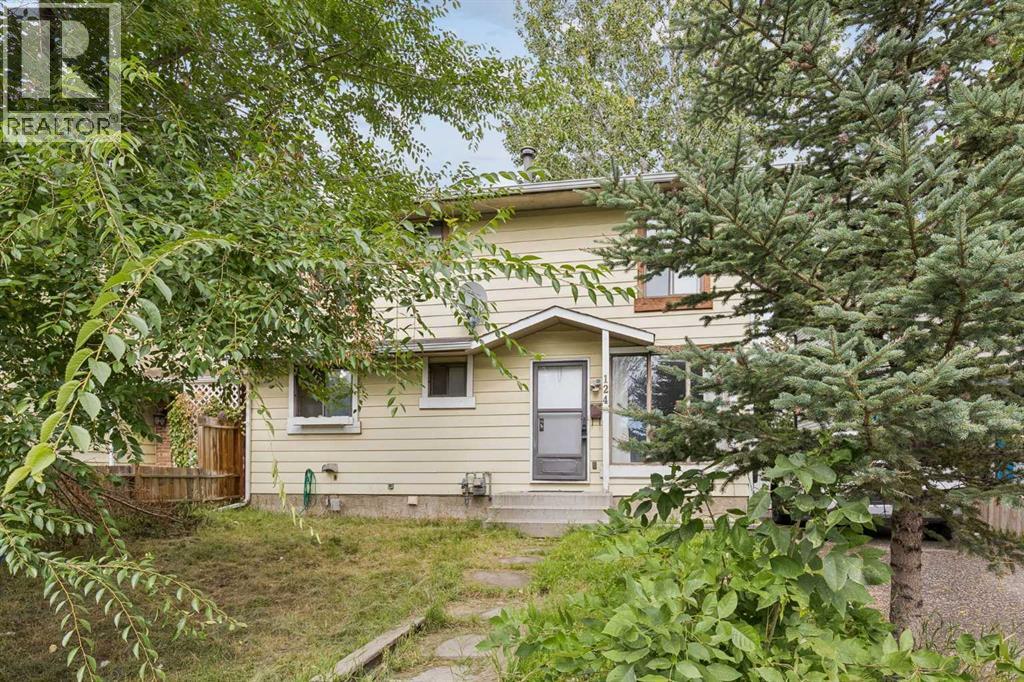 124 Pineset Place NE