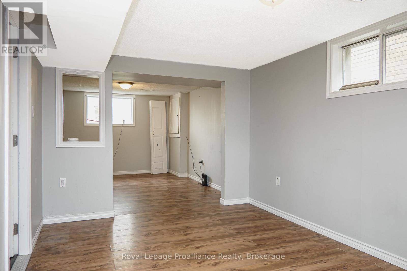 21 PEPPER AVENUE