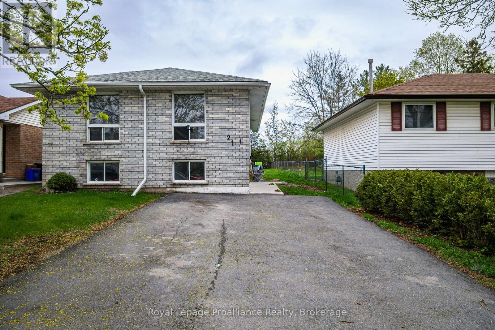 21 PEPPER AVENUE