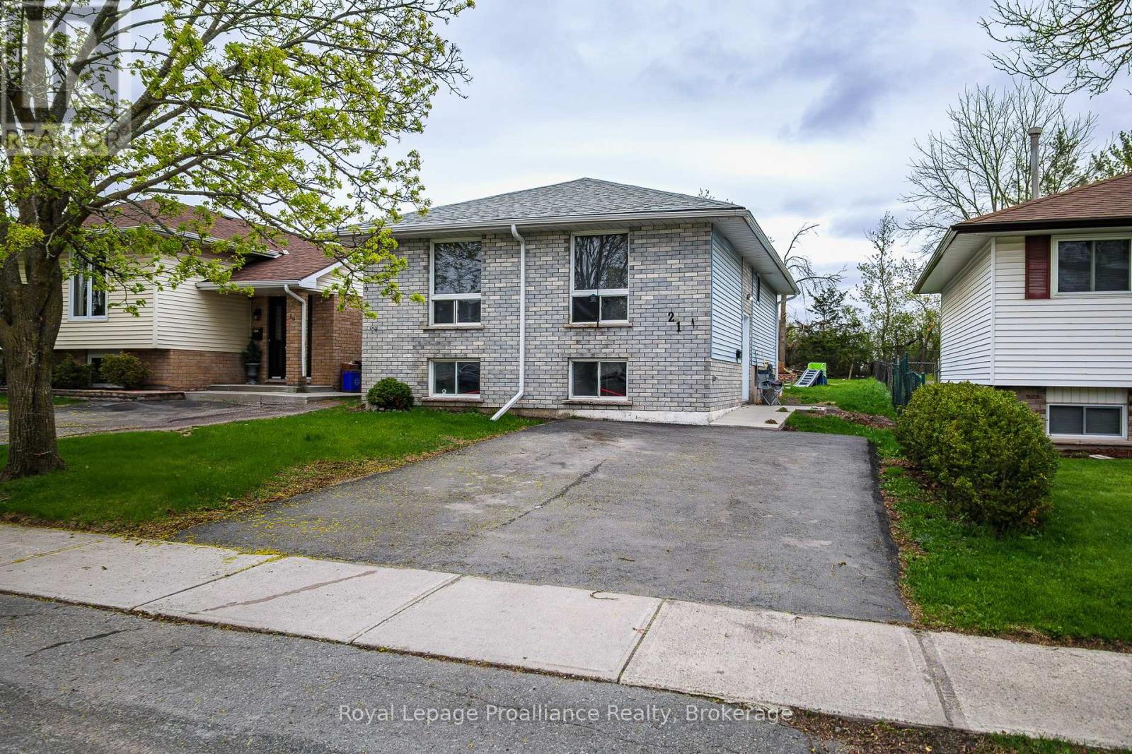 21 PEPPER AVENUE