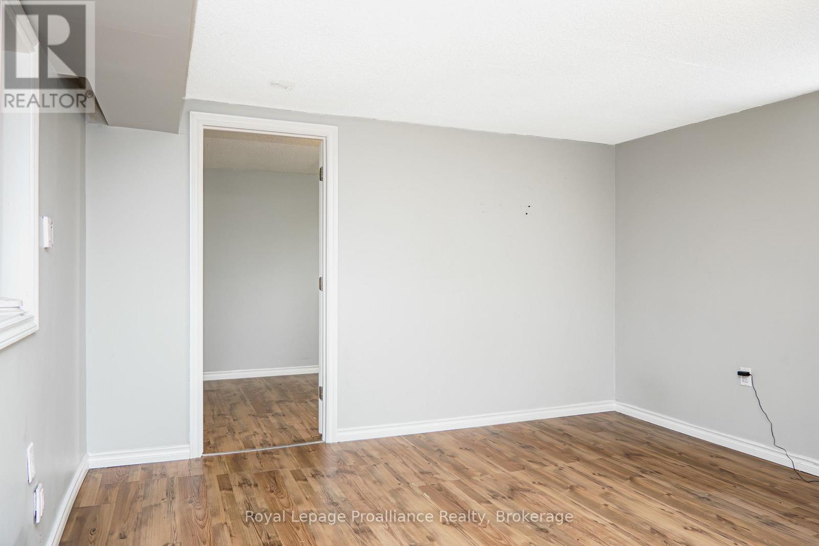 21 PEPPER AVENUE