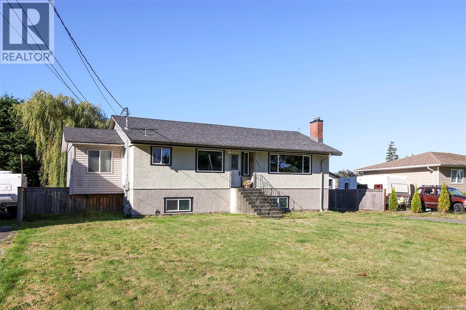3648 island Hwy S