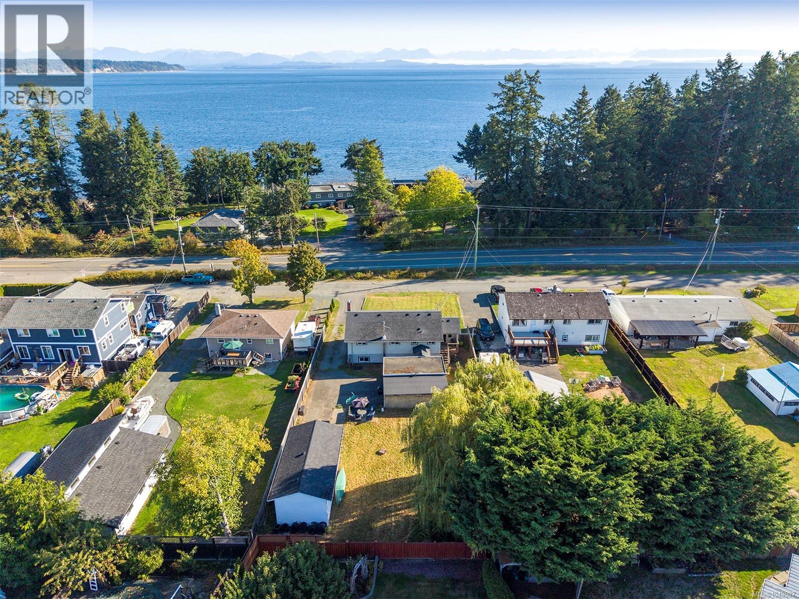 3648 island Hwy S