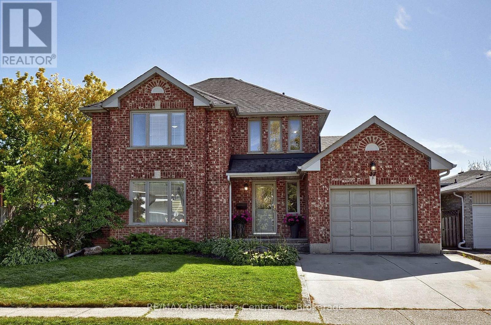 37 WOODCROFT PLACE