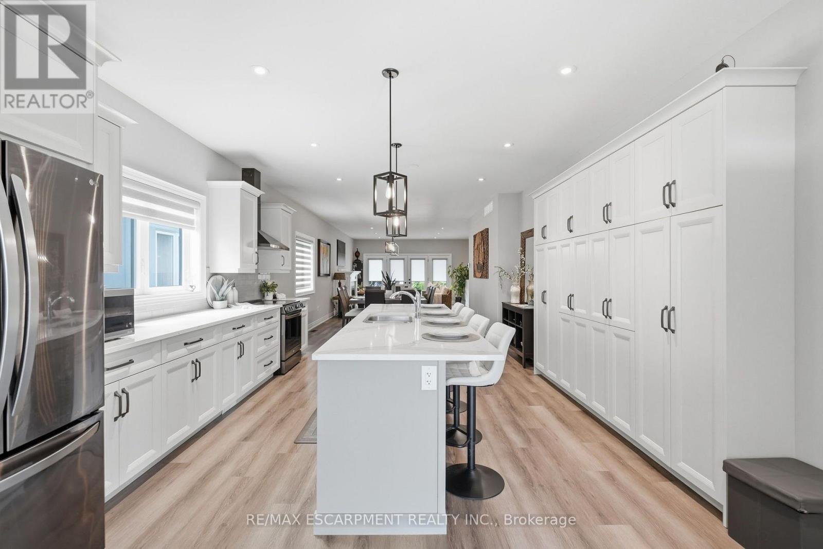 25 SUNRISE COURT