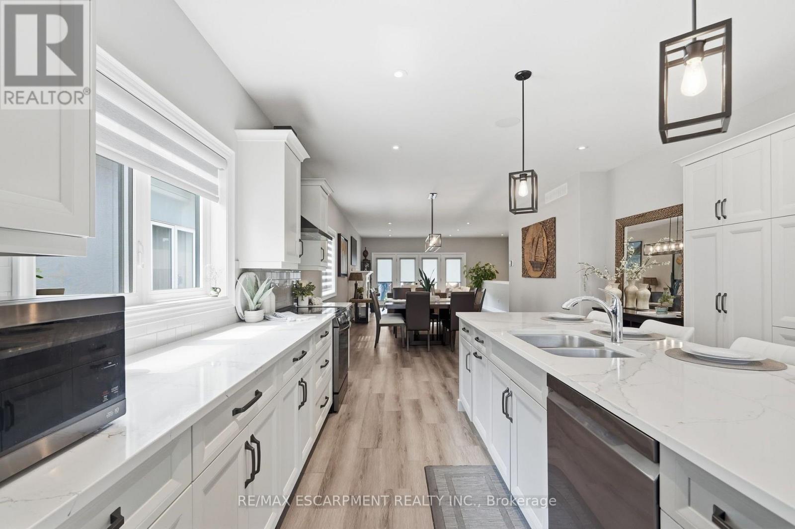 25 SUNRISE COURT