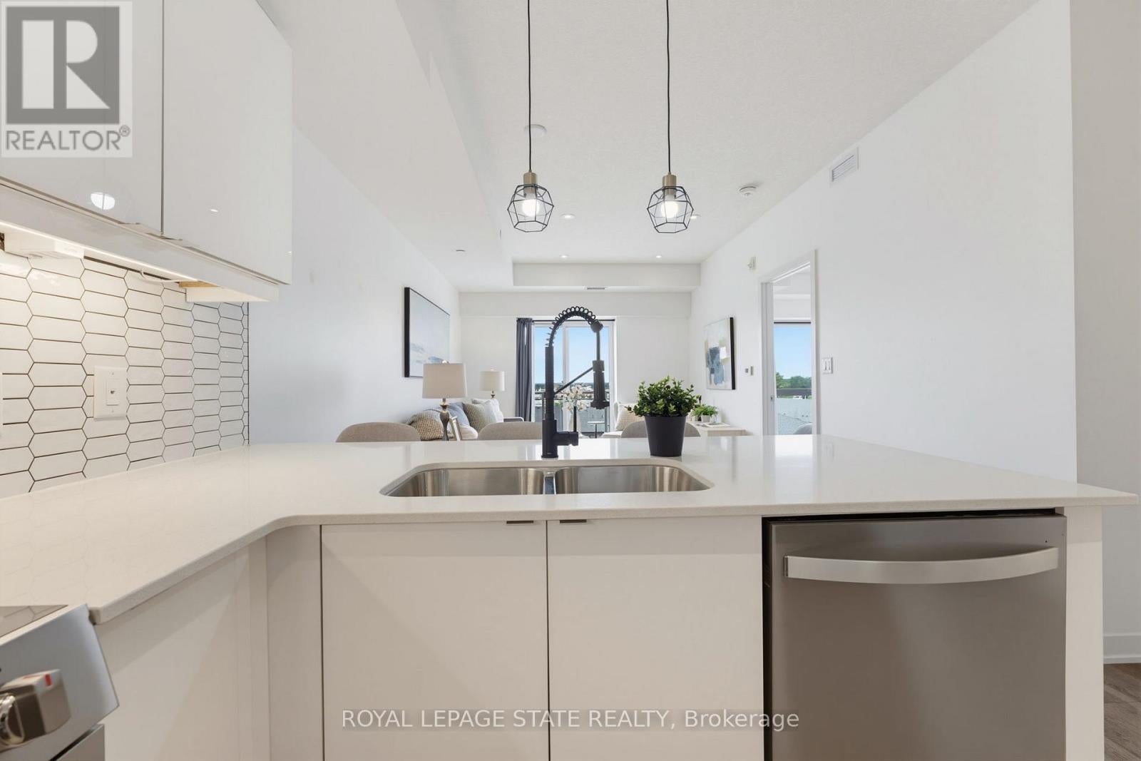 513 - 16 MARKLE CRESCENT