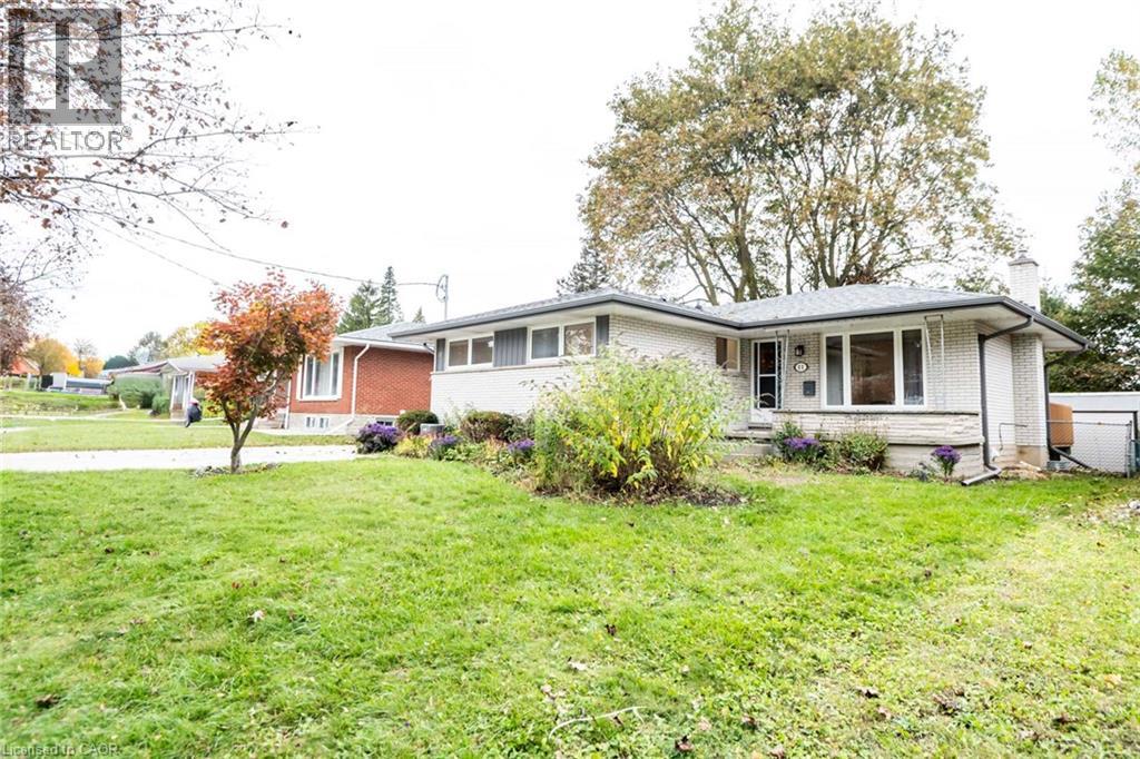 11 DUNCAIRN Avenue