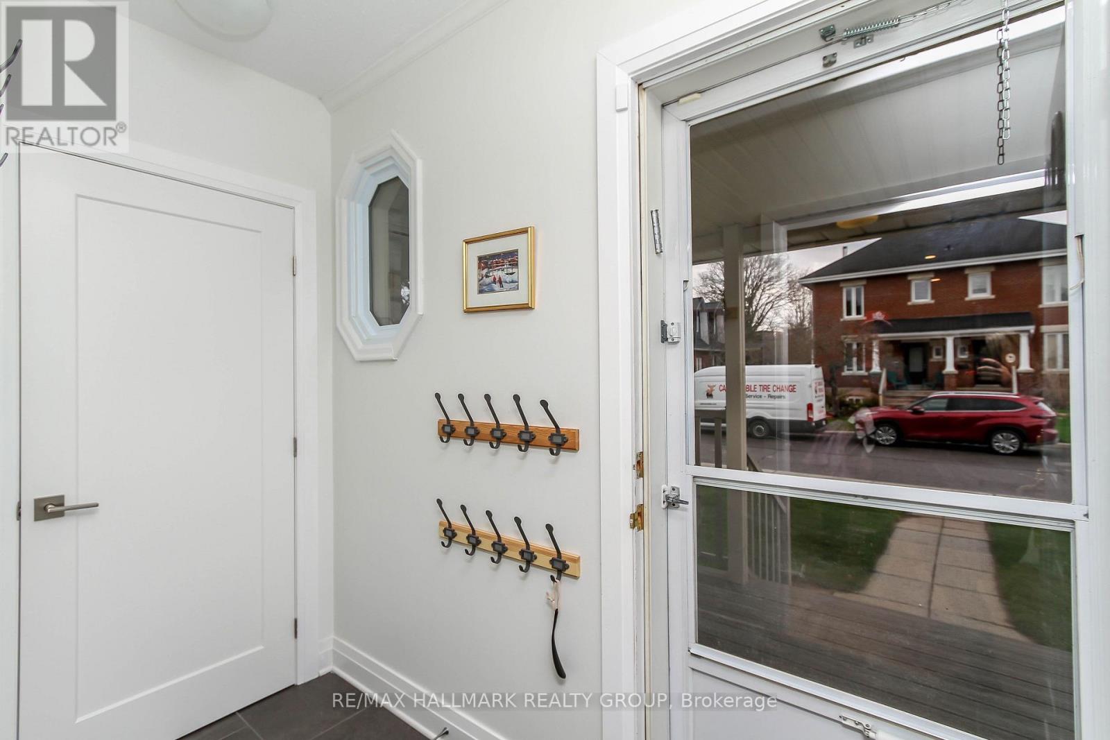 220 COWLEY AVENUE