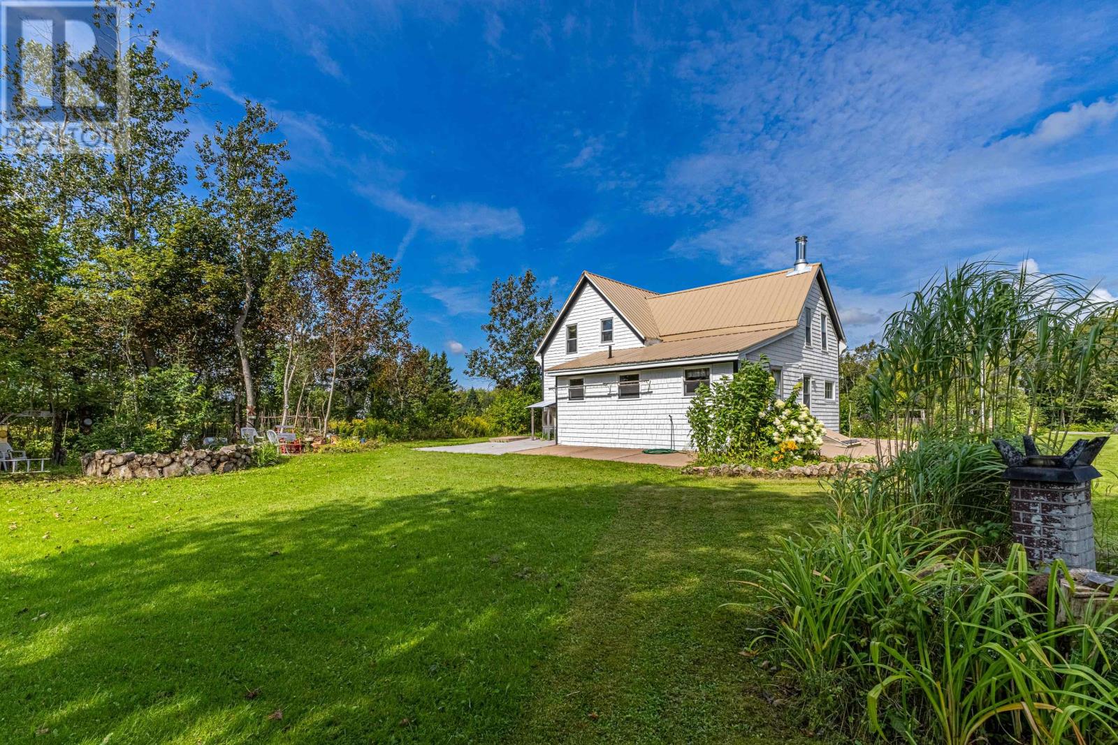 611 LINE Road - Photo 3