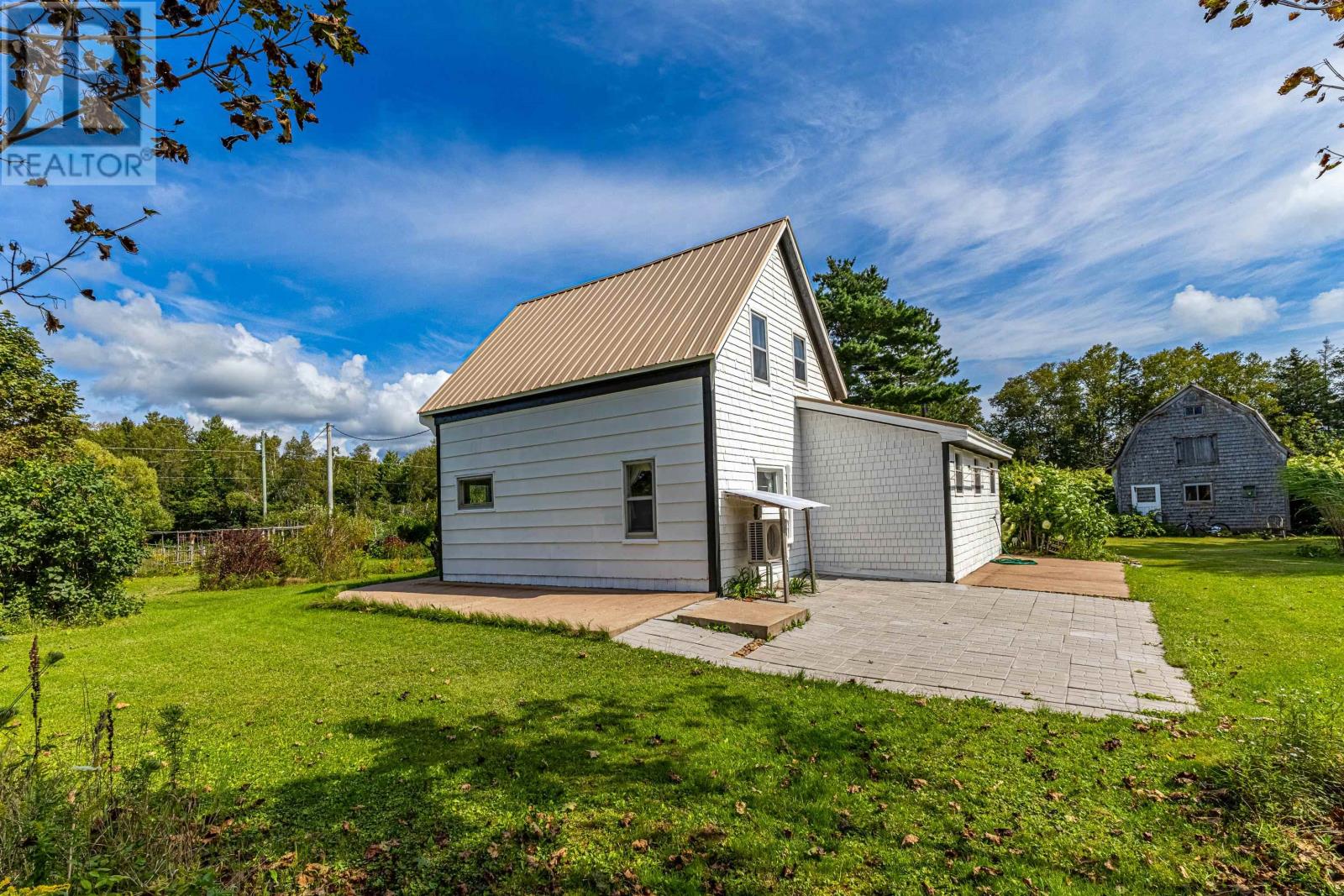 611 LINE Road - Photo 4
