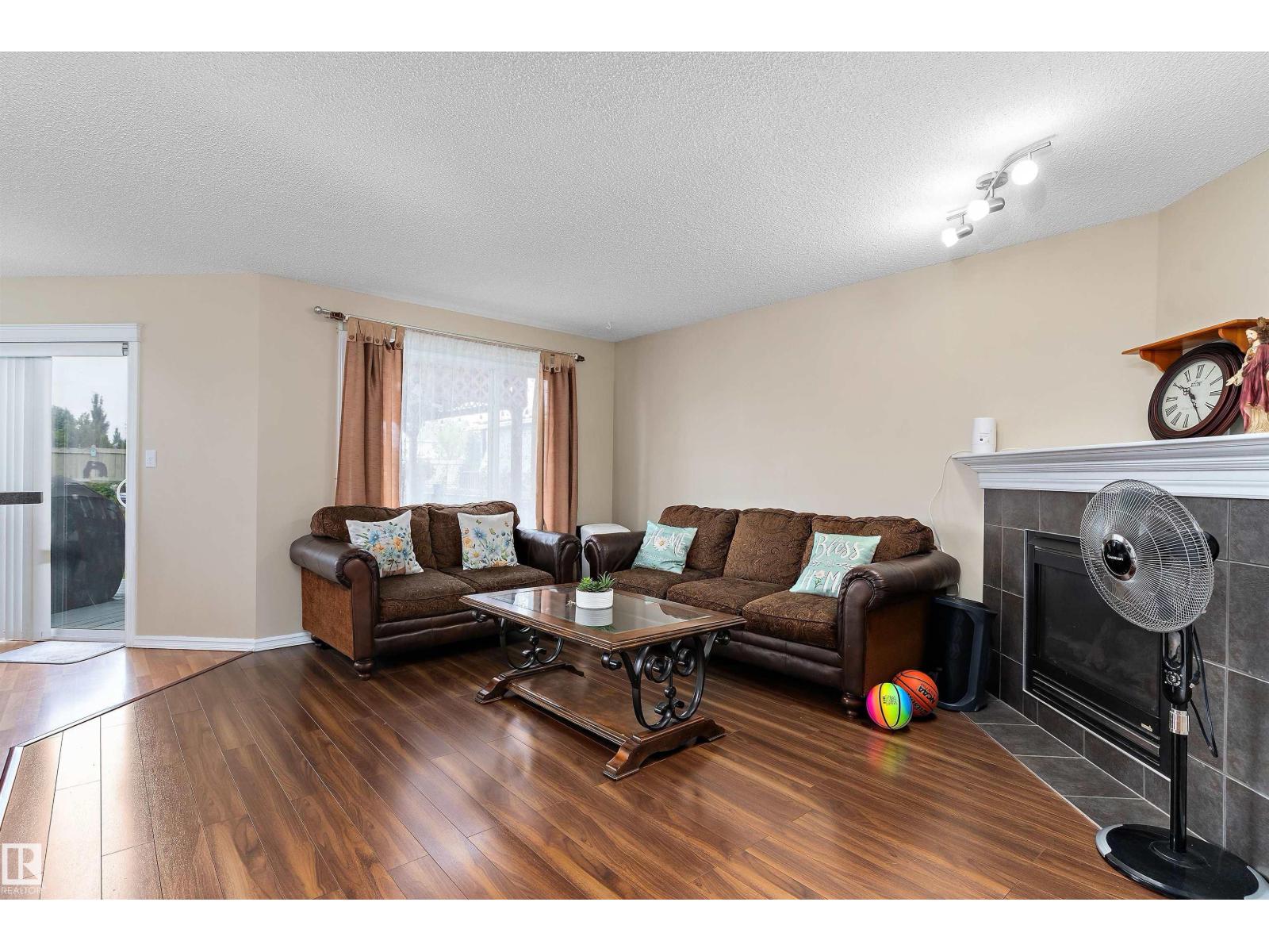 8521 8 AV SW