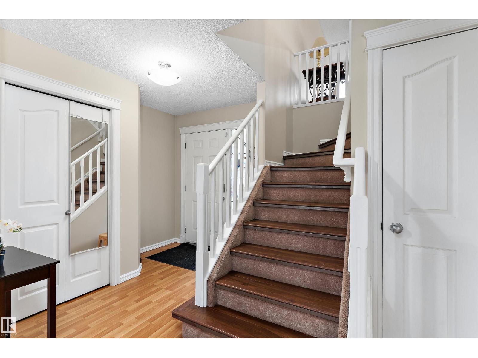 8521 8 AV SW