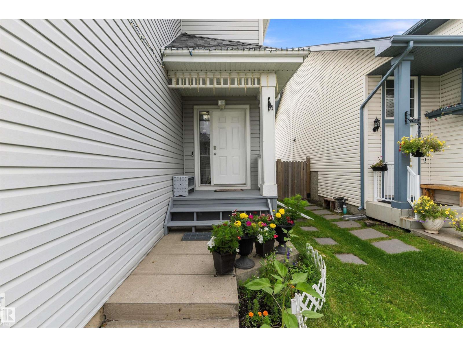 8521 8 AV SW