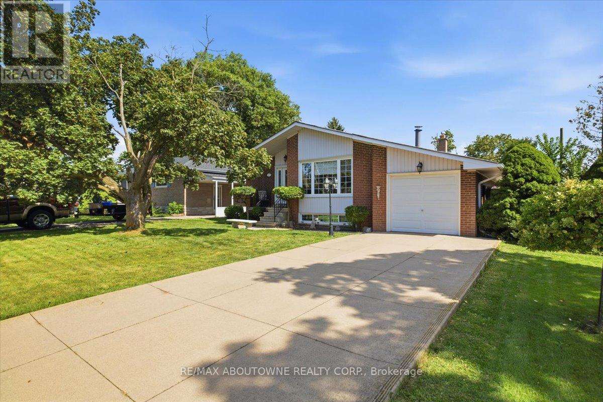 343 DUNCOMBE DRIVE