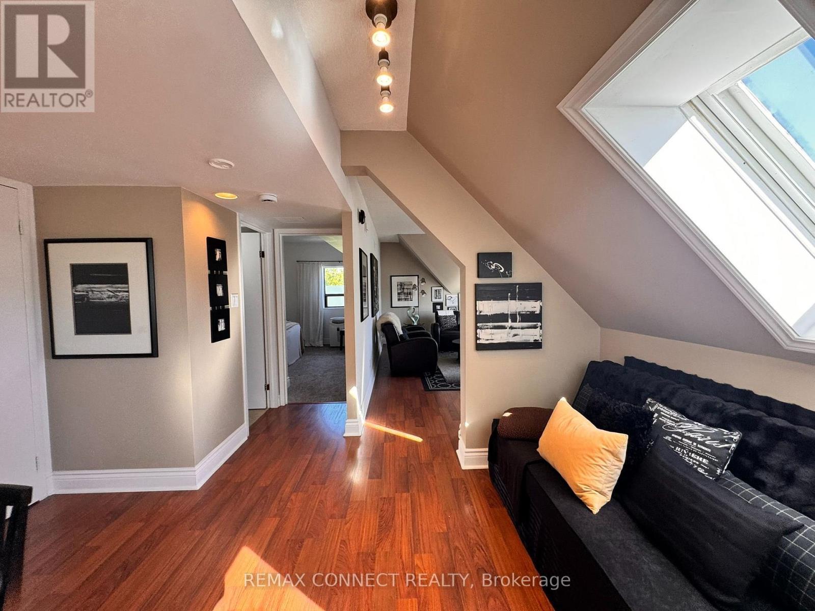 303 - 4872 VALLEY WAY