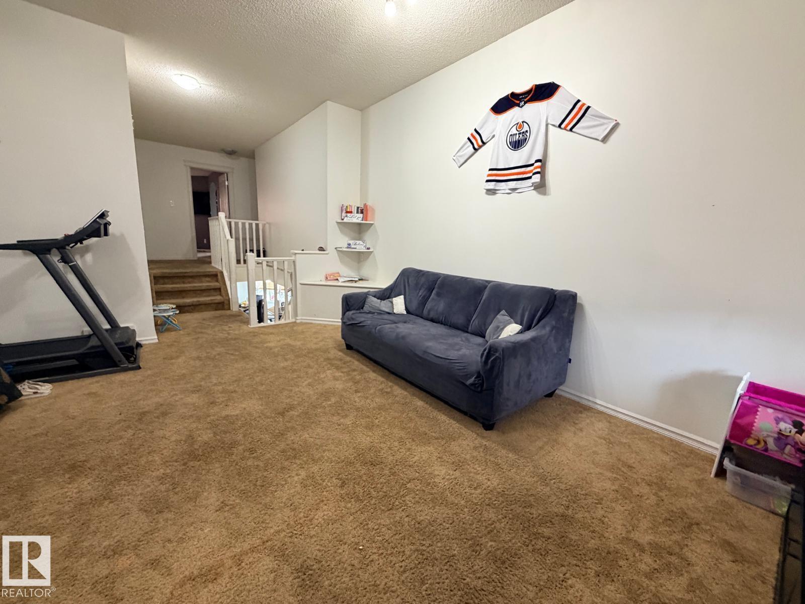 8715 11 AV SW