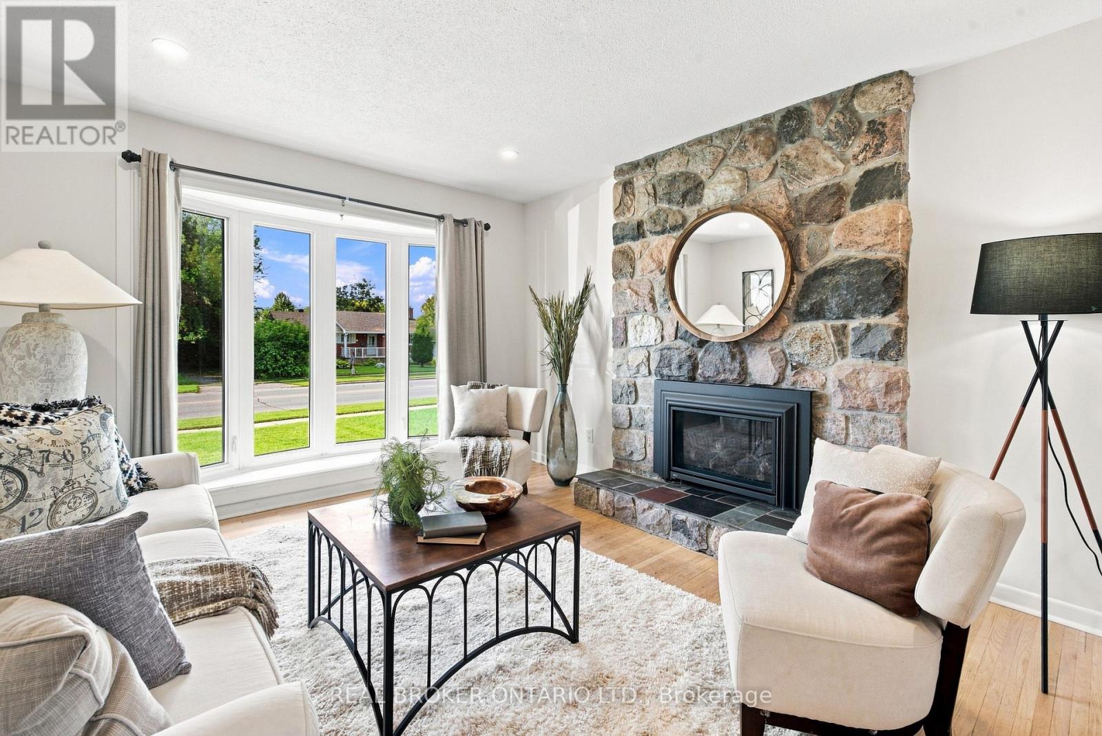 82 MEADOWLANDS DRIVE W