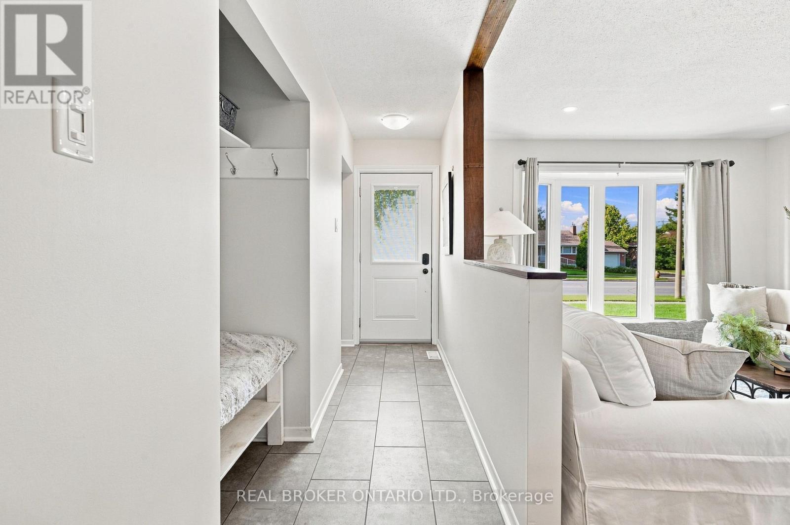 82 MEADOWLANDS DRIVE W