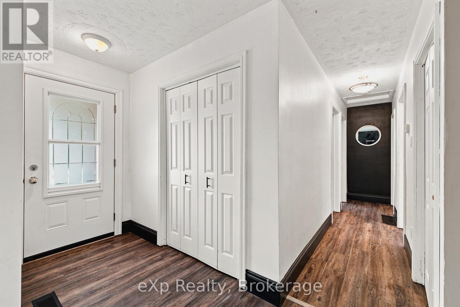236 BRUCE STREET S