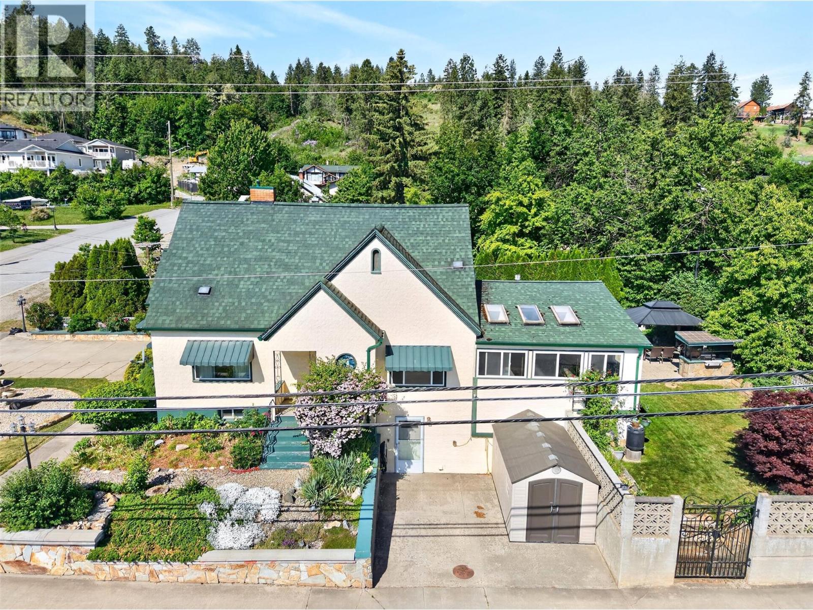 900 Sicamous Street
