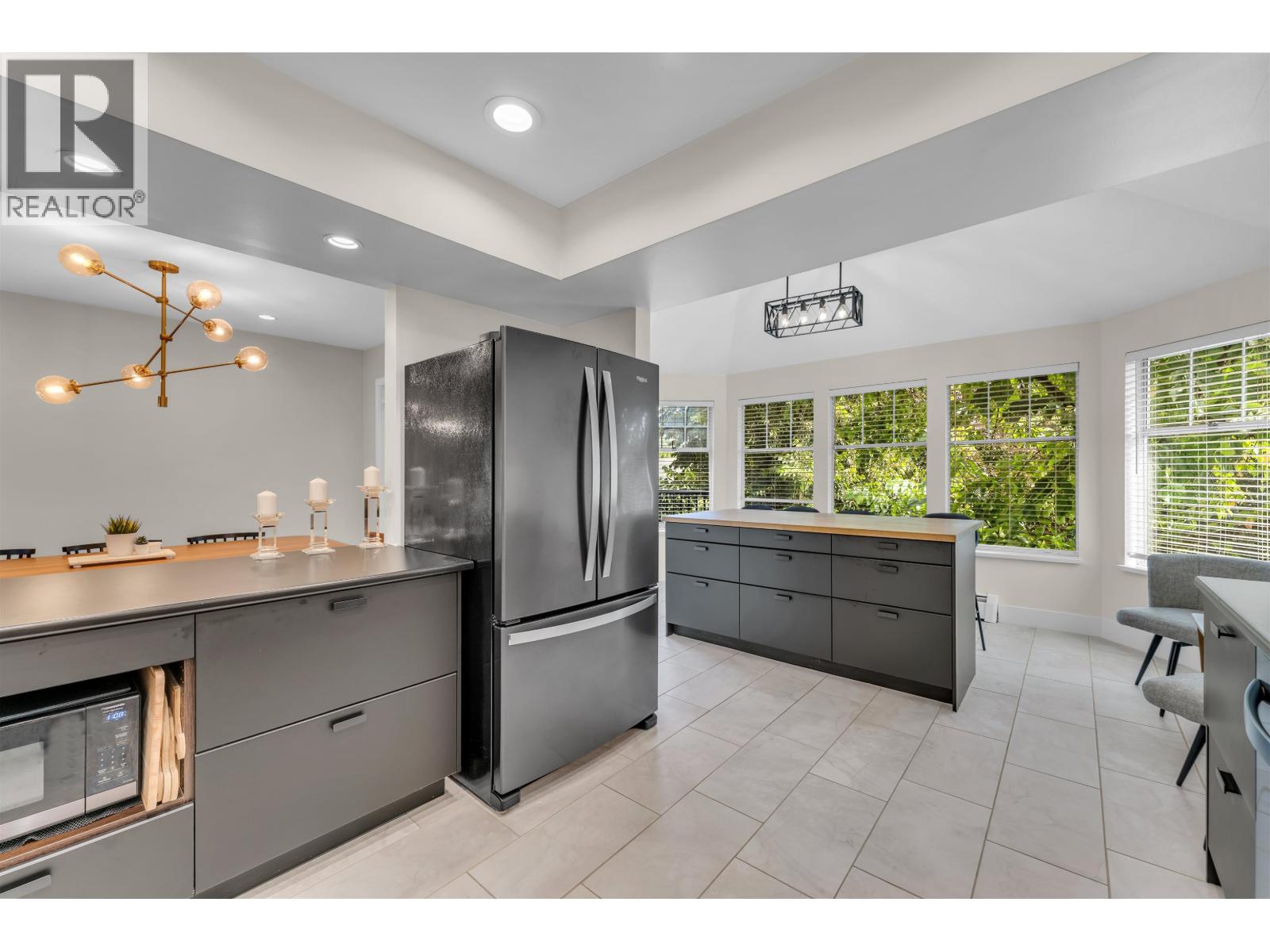 10 1140 FALCON DRIVE